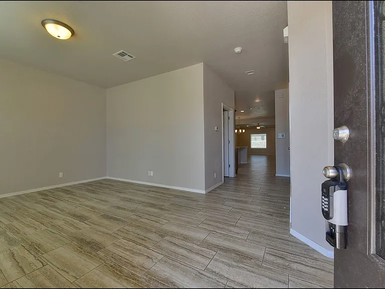 221 Jennice Cir — Photo 7