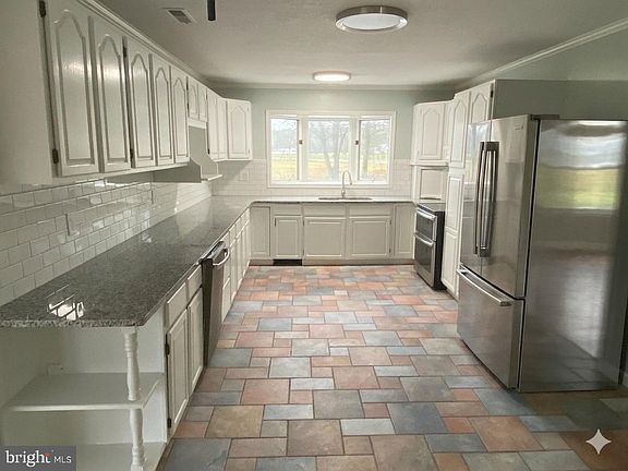 5th image of 3582 Meadow Bridge Rd