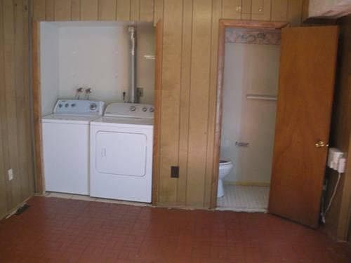 Basement W/half bath & Laundry