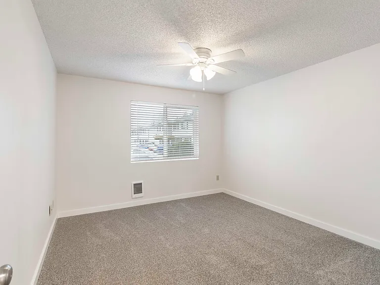 D Place Apartments — Photo 9