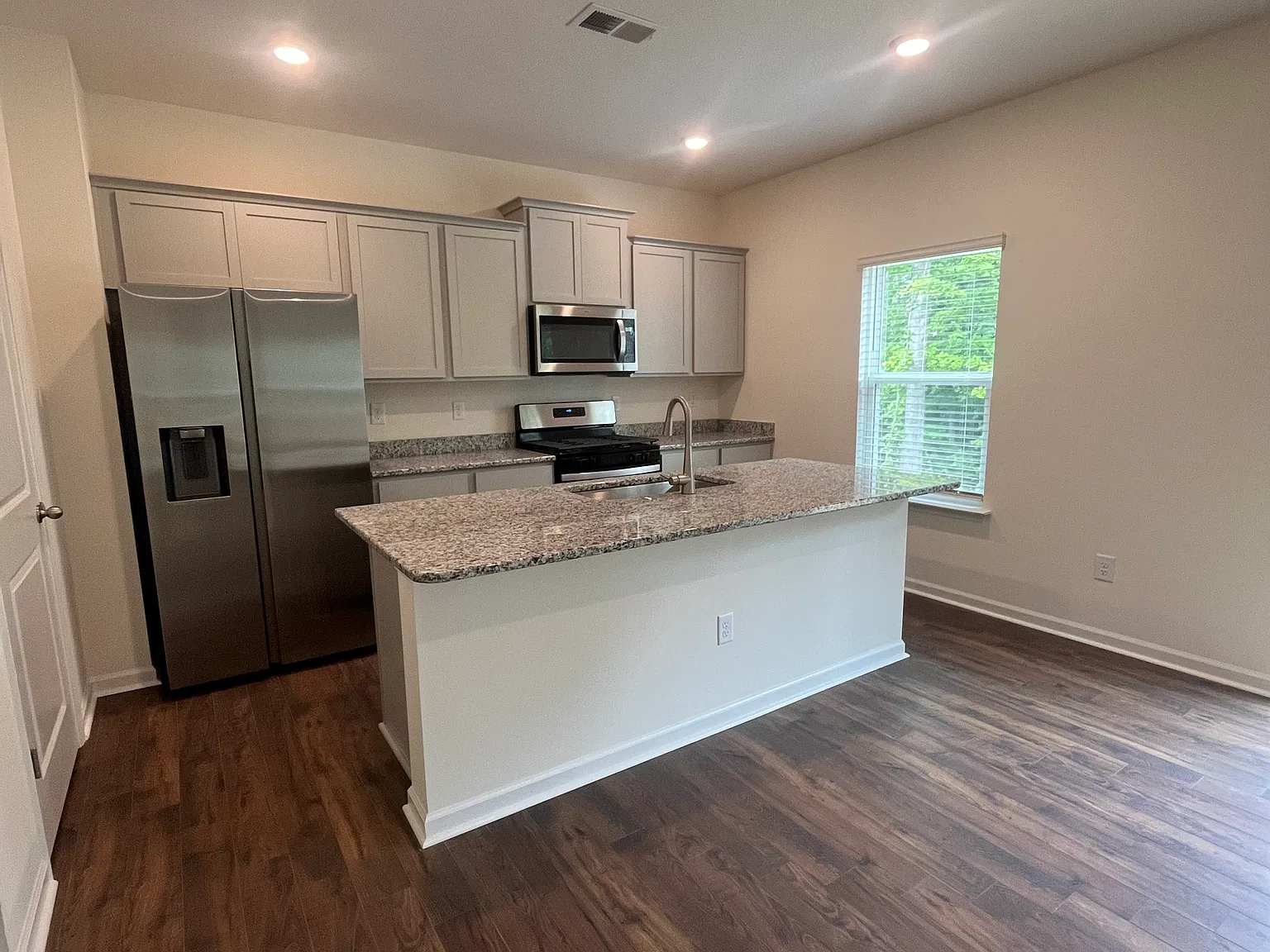 12380 Manhattan Ln — Photo 3