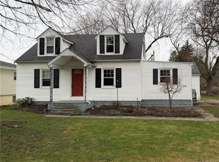 223 Harding Rd, Williamsville, NY 14221