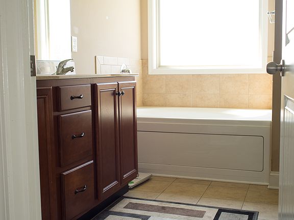4th image of 757 W Accipiter Cir