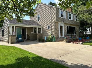 404 Cedar St, Three Oaks, MI 49128