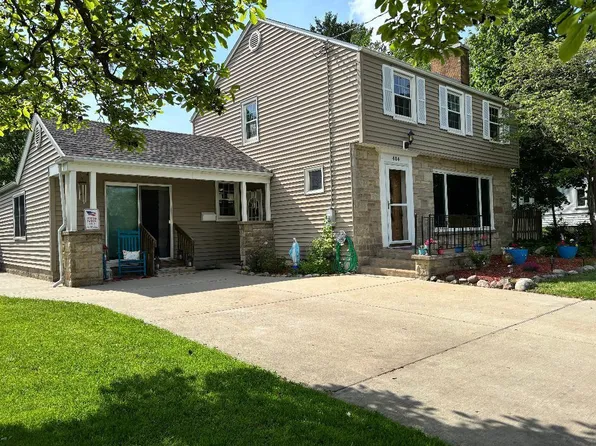 404 Cedar St, Three Oaks, MI 49128