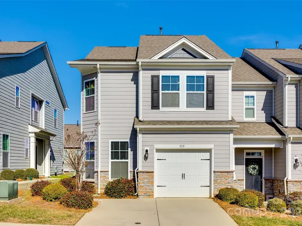 919 Emma Kate Ct, Clover, SC 29710