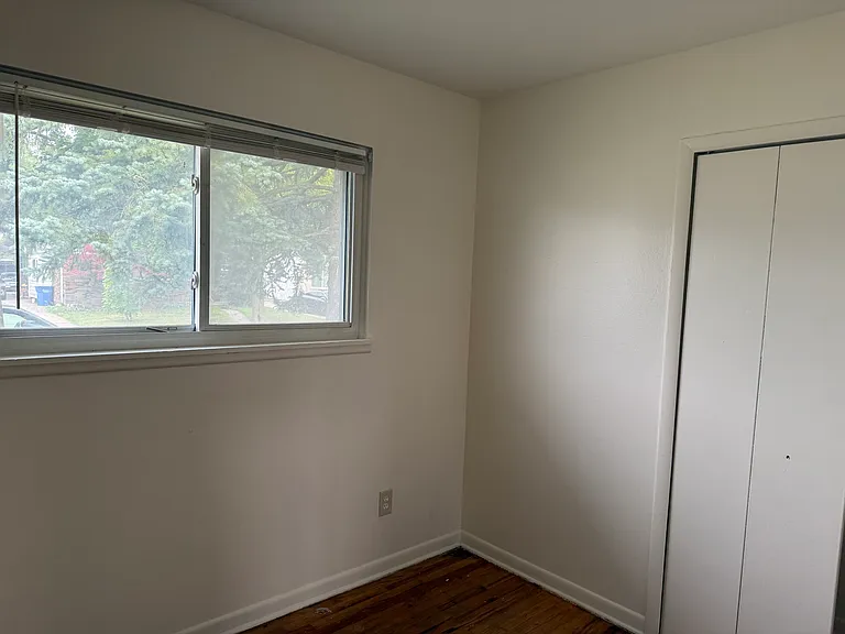 23273 Blackett Ave — Photo 7