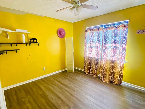 2nd image of 4014 Jeffersonville Rd