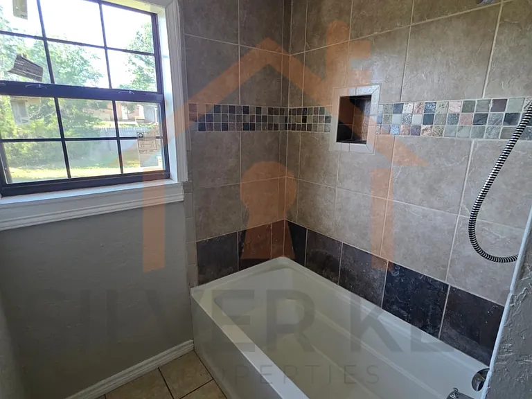 5306 NW Elm Ave — Photo 10