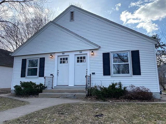Each unit has a private front entrance and a private side entrance. - 5536 Penn Ave S