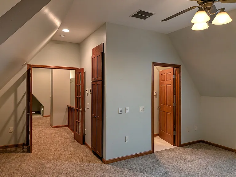 704 E West St — Photo 15