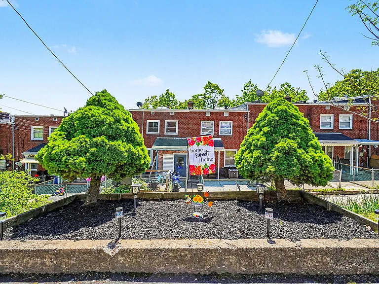 2461 Adrian St — Photo 23