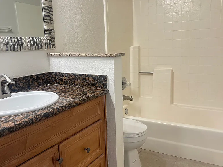 2432 E Tracy Ln #1 — Photo 15