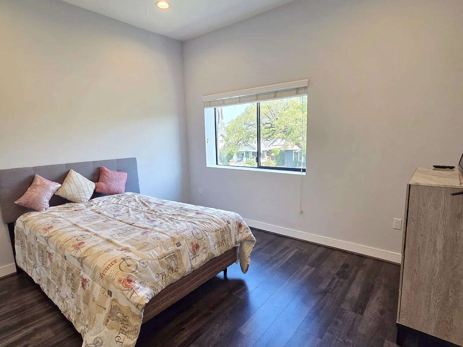 3 bed, 2.5 bath, 1179 sqft, $3,700 — Photo 3