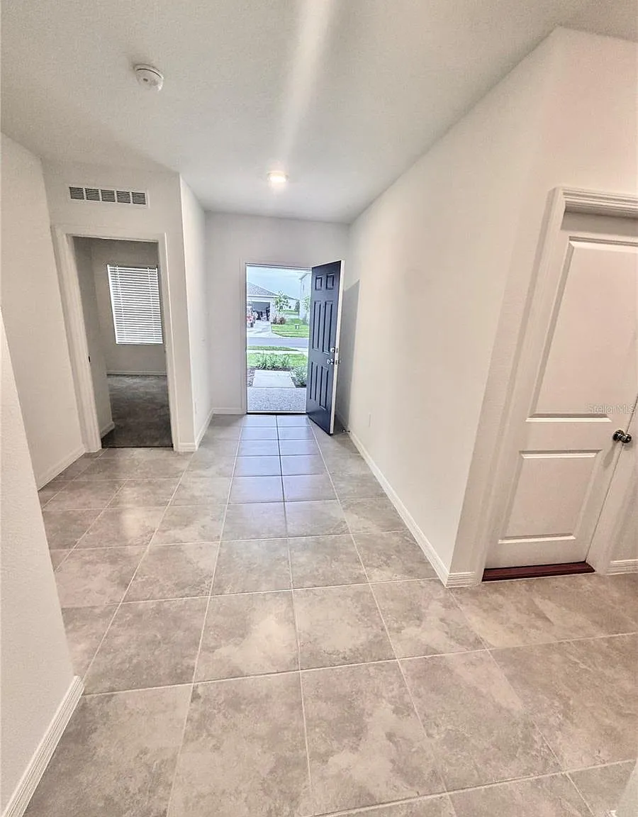 4 bed, 2.0 bath, 1813 sqft, $2,300 — Photo 4