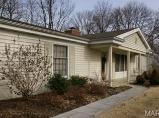 23 Ridge Crest Dr, Chesterfield, MO 63017