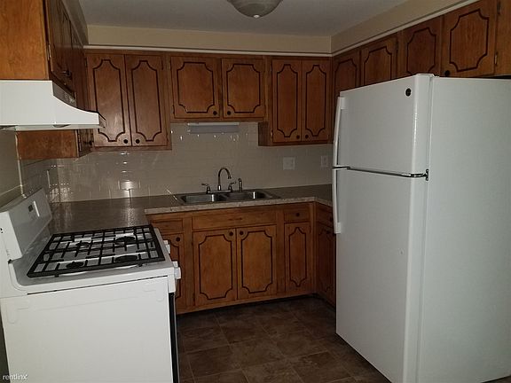 Kitchen (sorry -- lights were off!)