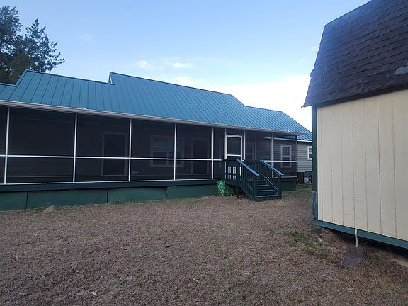 3rd image of 818 Moore Rd