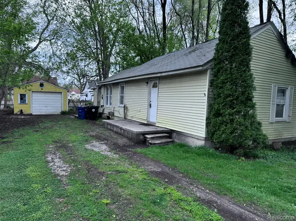 20071 Lexington, Redford, MI 48240