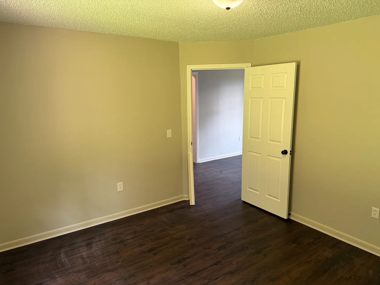3 bed, 960 sqft, $1,500 — Photo 2