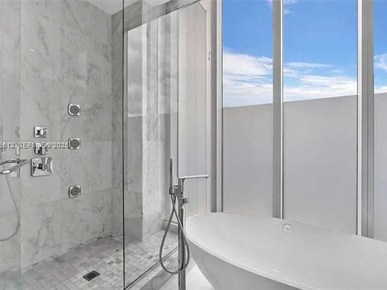 9501 Collins Ave #Townhouse 1 — Photo 37