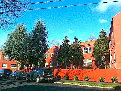 2nd image of 2437 NE Hoyt St APT 1
