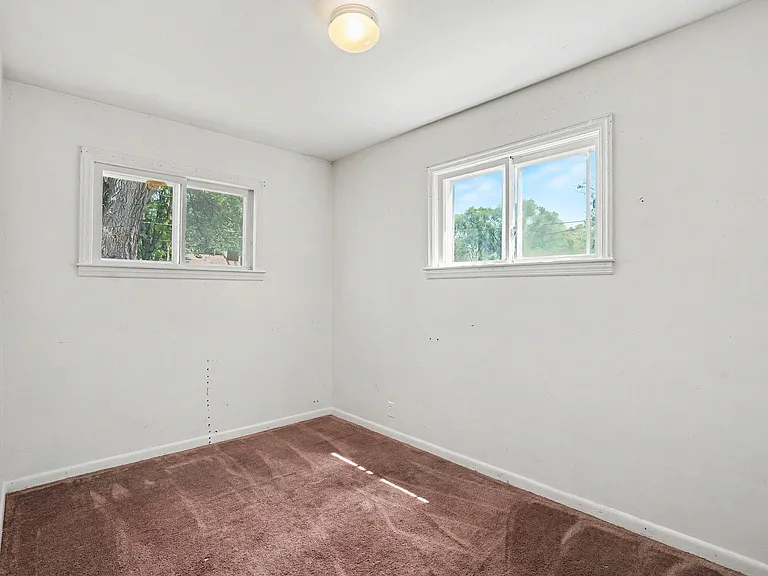 1870 Ribble St — Photo 3