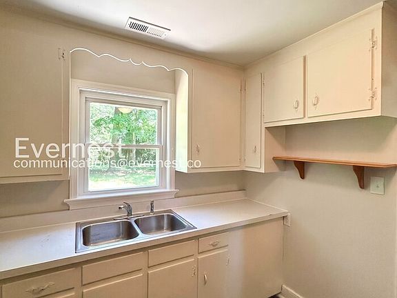 3rd image of 2909 Westgate Dr