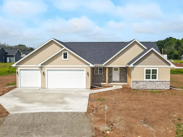 2658 Lawrence Ln, Neenah, WI 54956