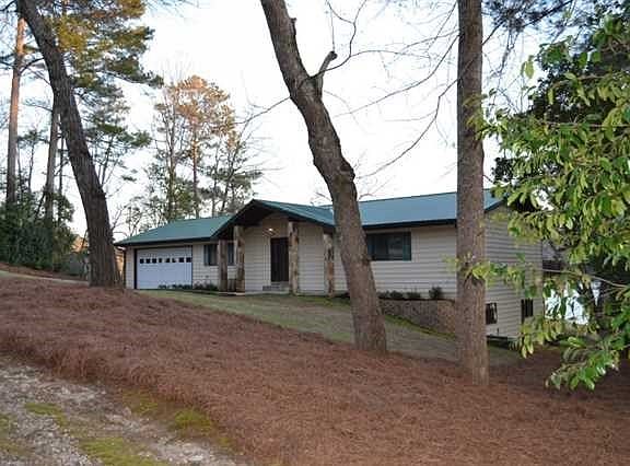 2nd image of 914 Lake Dr