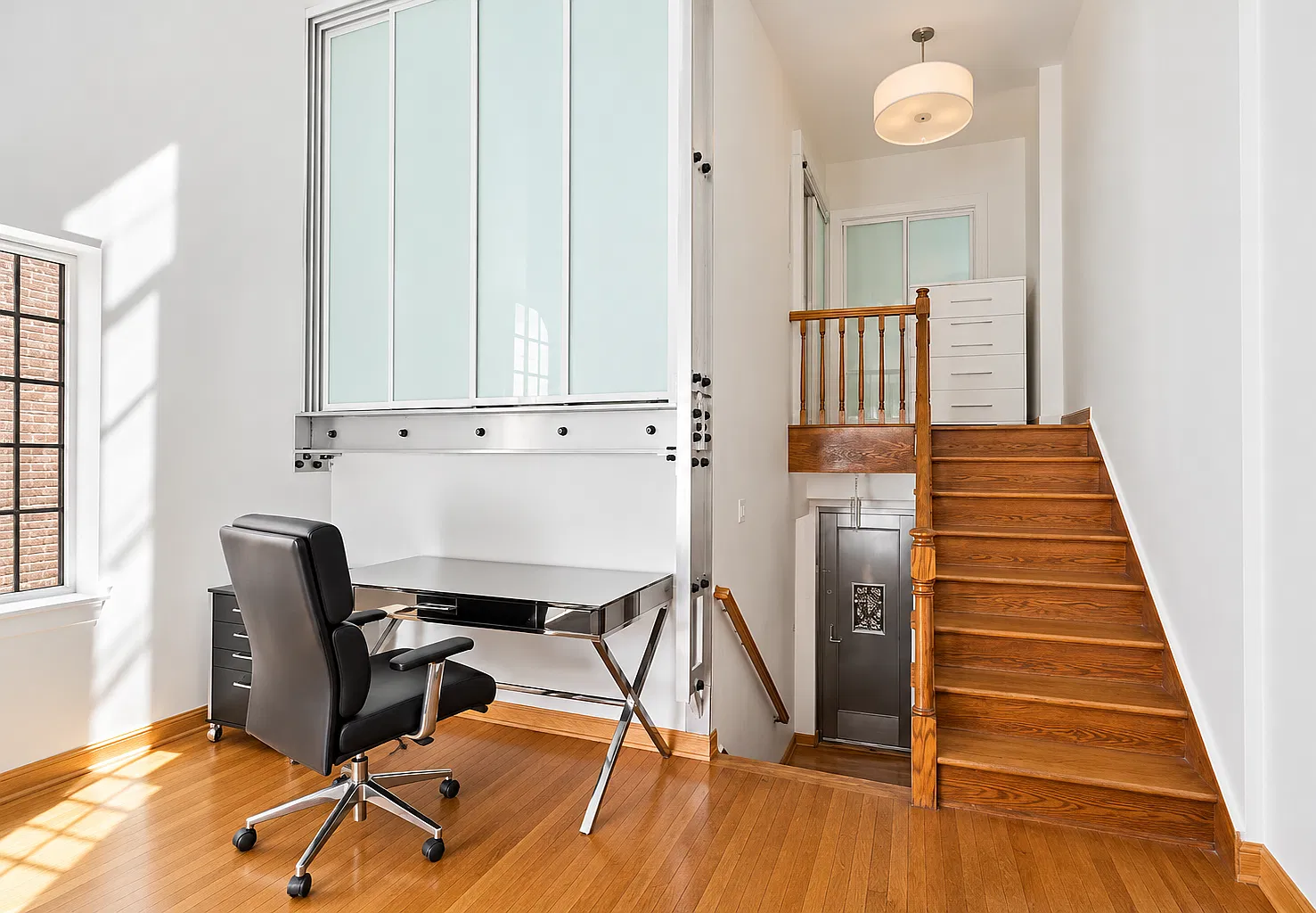 10 Charles — Photo 4