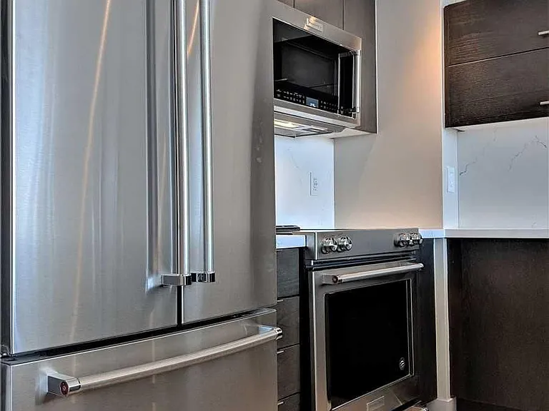 15 Fort York Blvd #1910 — Photo 7