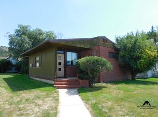 101 S 6th St, Hot Springs, SD 57747