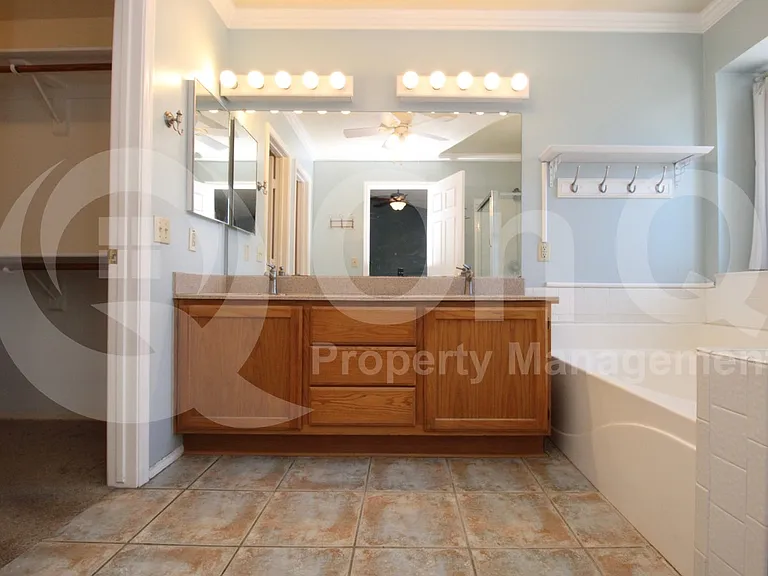 763 W Folley St — Photo 45