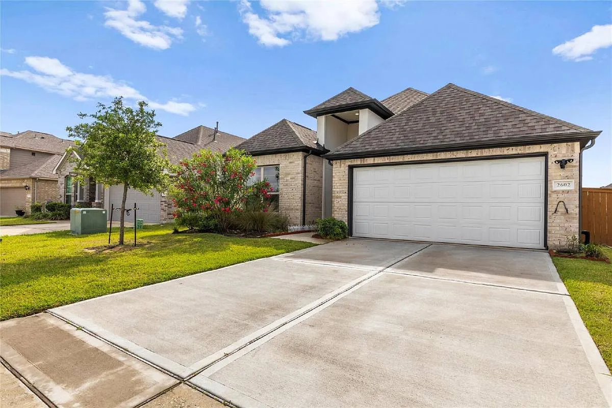 2602 Arbor Edge Crossing in La Marque, TX 77568 — Photo 3