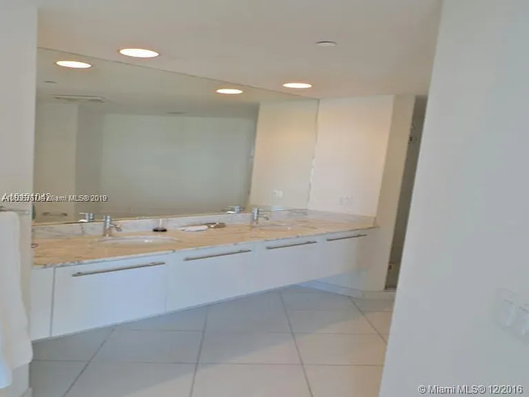 500 Brickell Ave #1902 — Photo 7