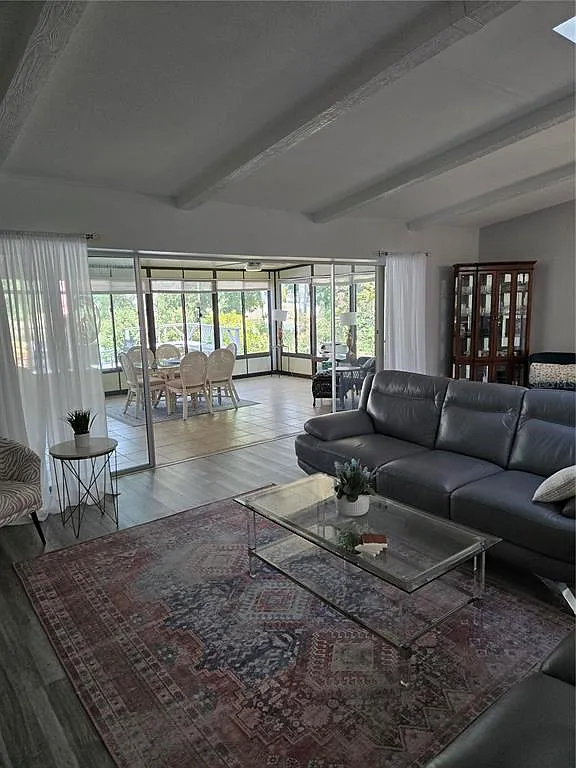 3 bed, 2.0 bath, 1548 sqft, $3,500 — Photo 4