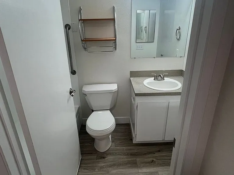 Fira Apartments — Photo 10