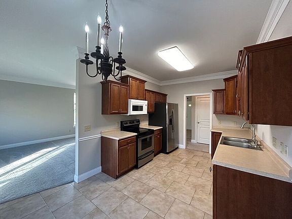 5th image of 330 Adamsmoor Dr