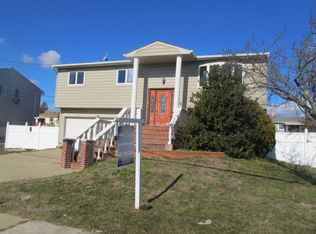 142 Cove St, Massapequa, NY 11758