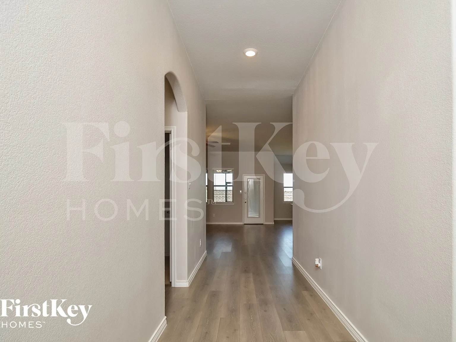 4 bed, 2.0 bath, 1872 sqft, $2,105 — Photo 3