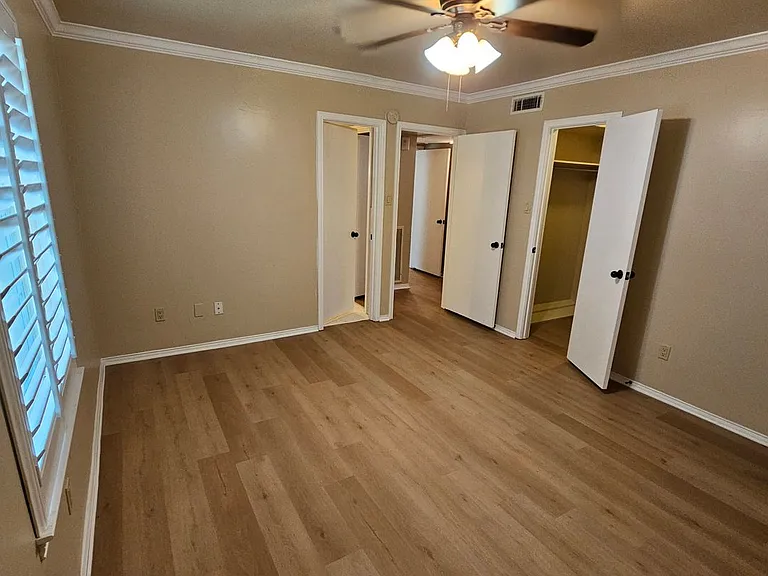 6033 Sandhurst Ln #D — Photo 33