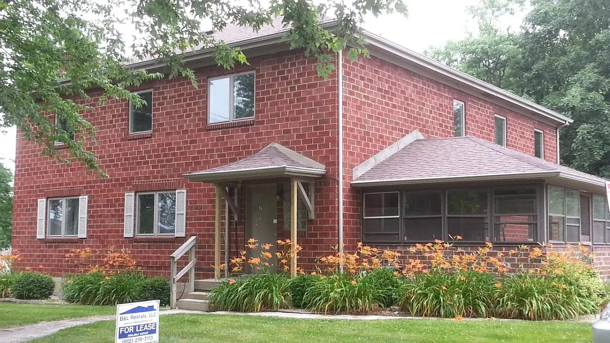4 bed, 1920 sqft, $2,400 — Photo 1