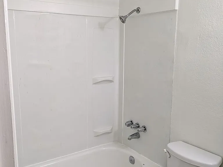 2855 Front 2865 St NE — Photo 41