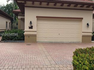 16132 Emerald Estates Dr, Weston, FL 33331