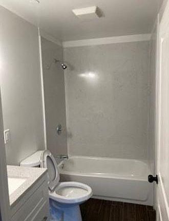 5th image of 575 Bell St