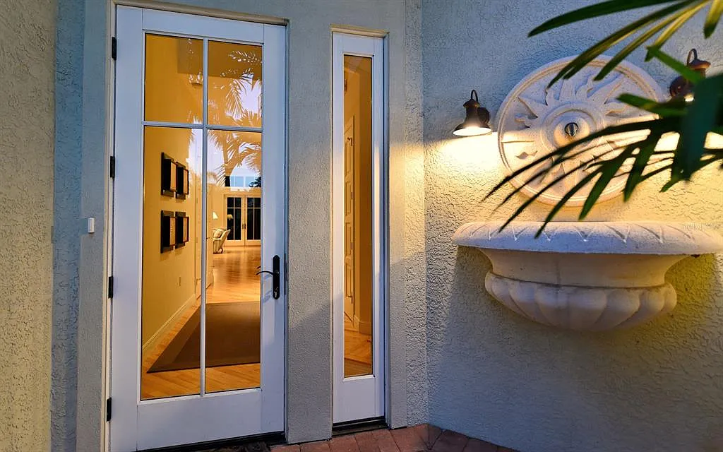 4 bed, 5.5 bath, 4610 sqft, $29,750 — Photo 3