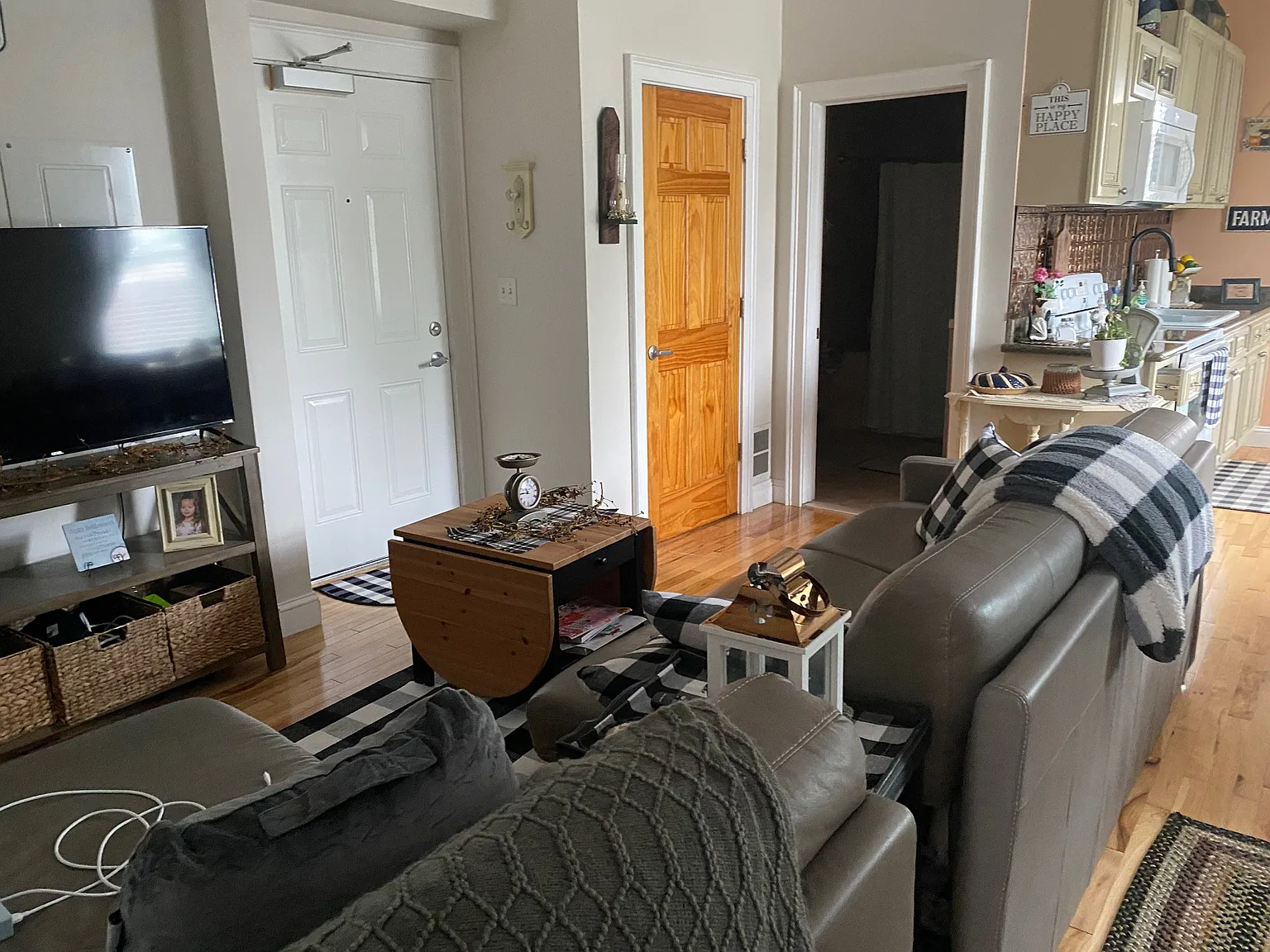 1 bed, 850 sqft, $950 — Photo 3