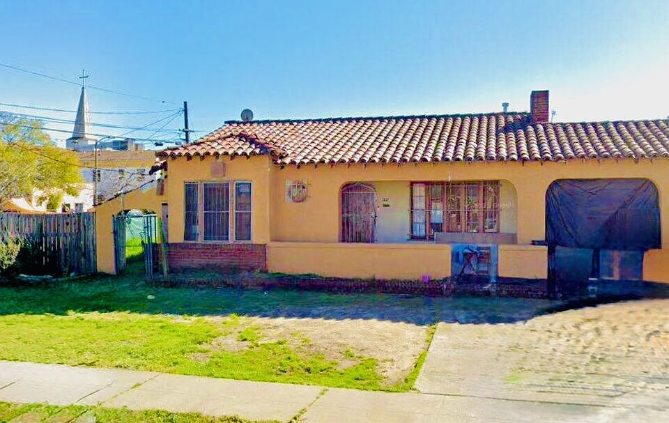 1st image of 1718 E 113th St