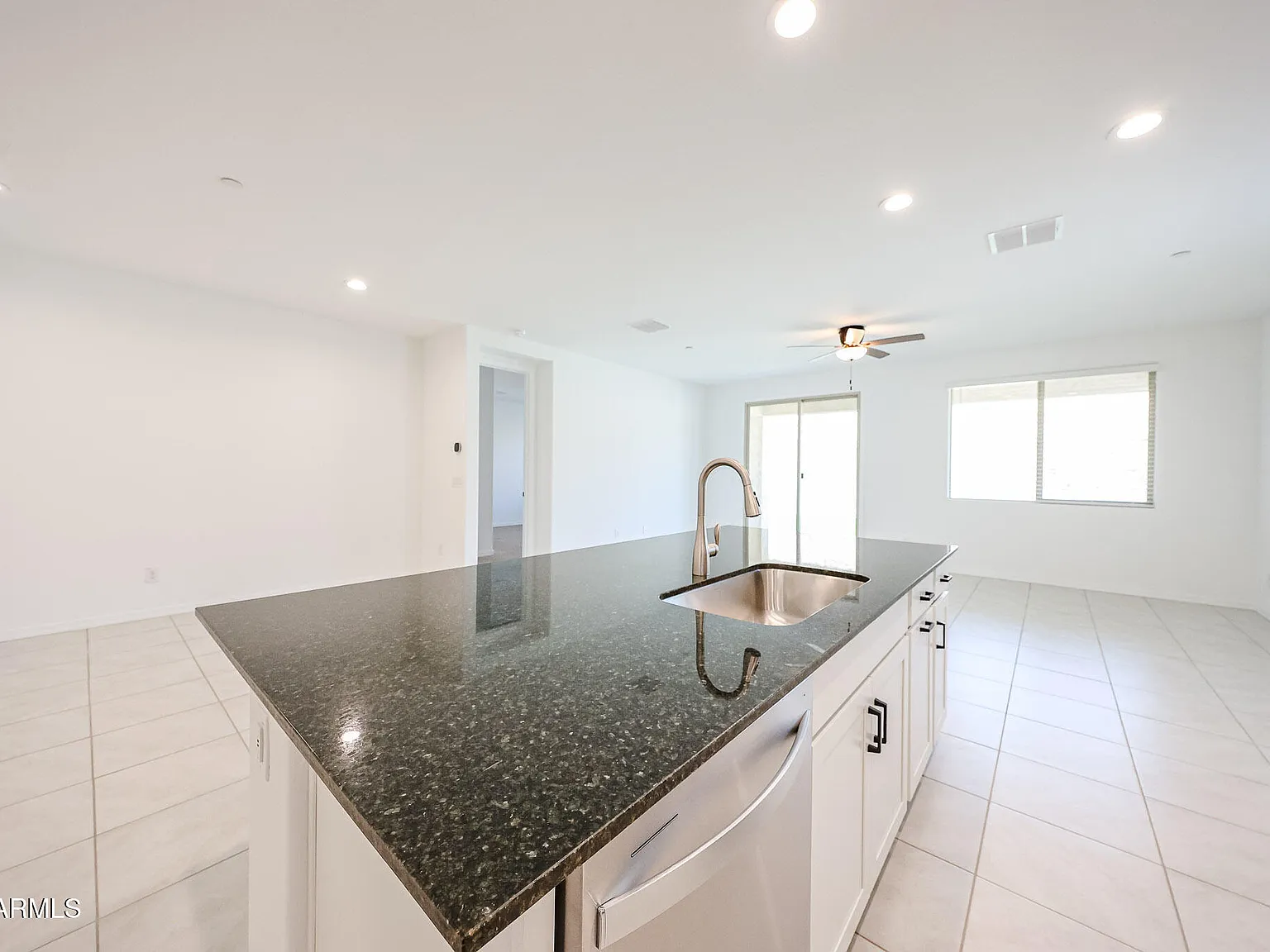 3 bed, 2.0 bath, 1821 sqft, $2,150 — Photo 3